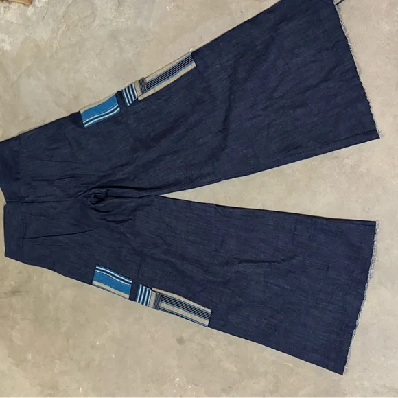 Lux by Elior - Wide-Leg Denim Pants with Striped Accents - Picture 4 of 5
